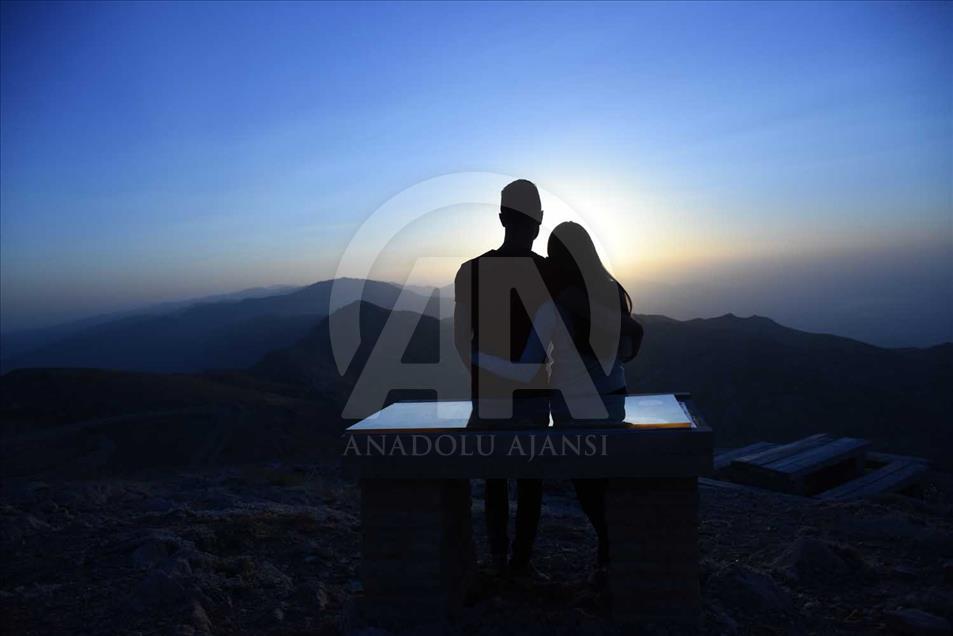 El amanecer en el monte Nemrut
