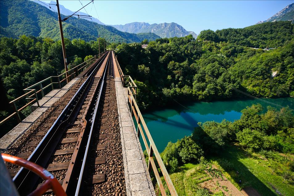 Línea ferroviaria en Bosnia es una de las más bellas del mundo