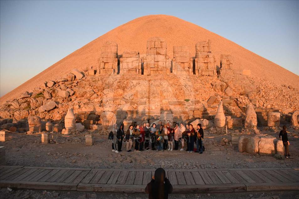 El amanecer en el monte Nemrut