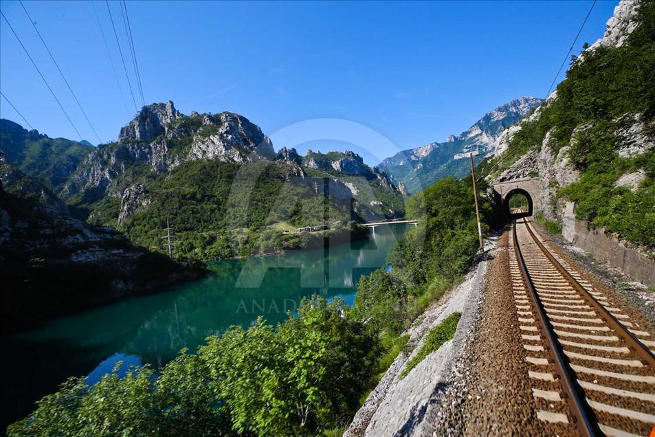 Línea ferroviaria en Bosnia es una de las más bellas del mundo
