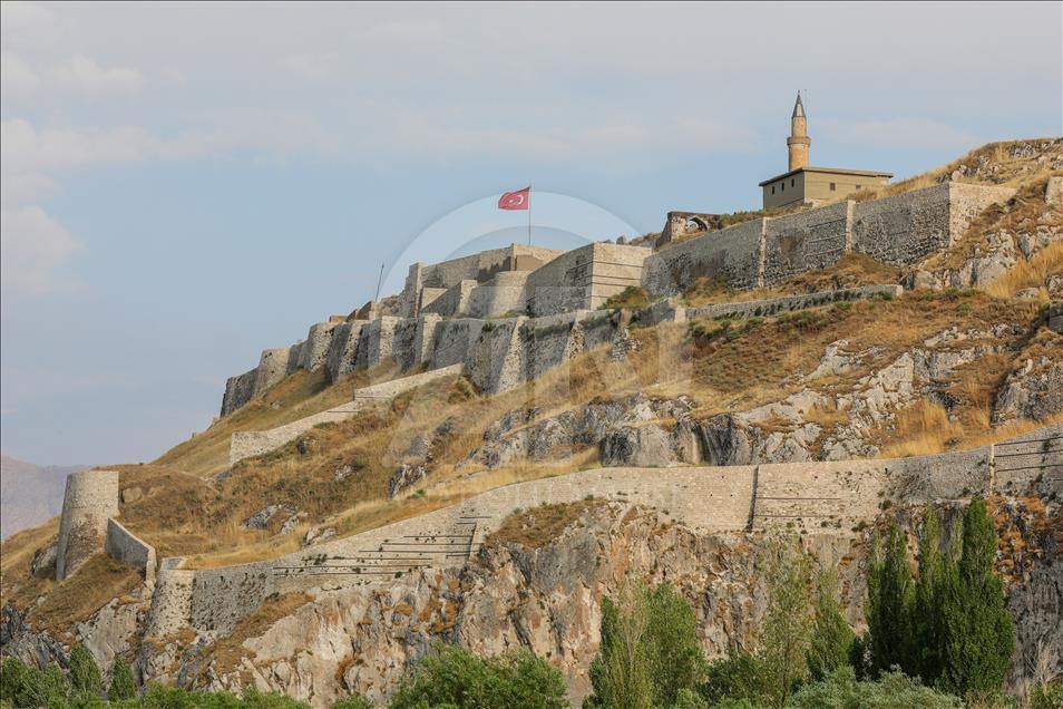 2700 yıllık kale, ziyaretçilerini büyülüyor