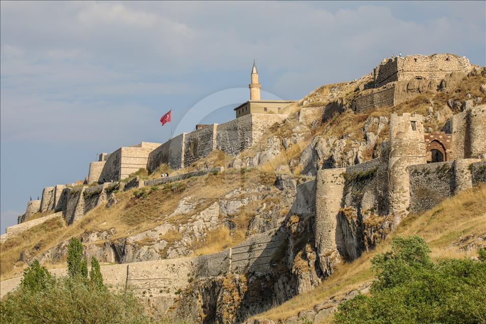 2700 yıllık kale, ziyaretçilerini büyülüyor
