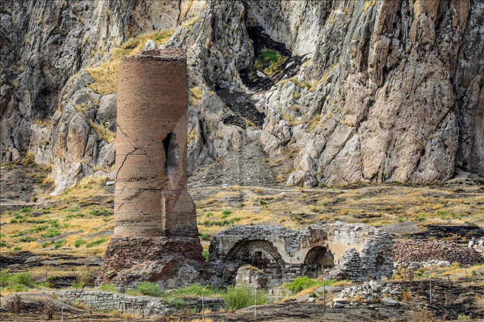 2700 yıllık kale, ziyaretçilerini büyülüyor