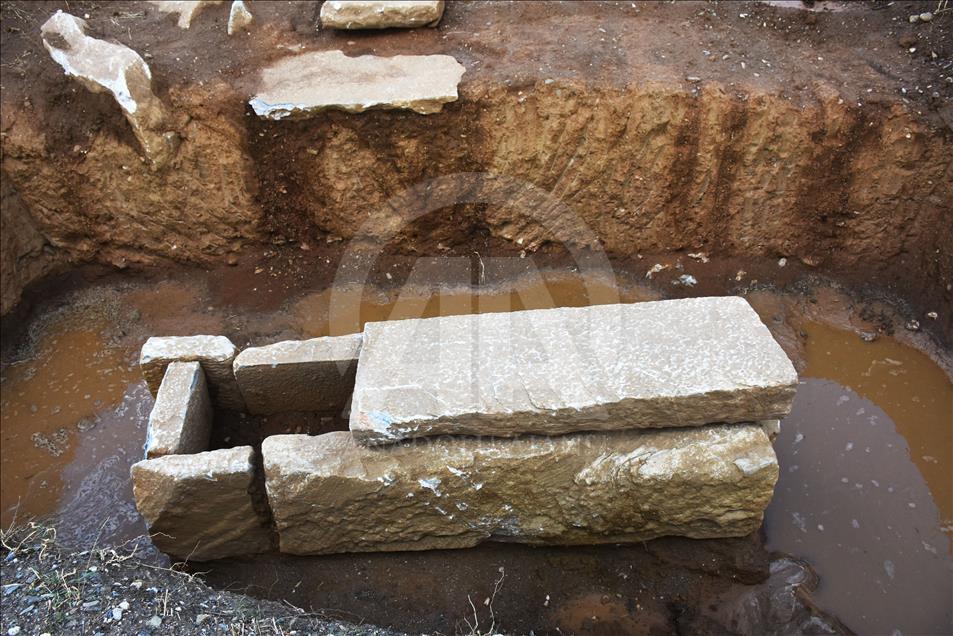 Euromos'ta Roma ve Helenistik döneme ait mezarla bulundu