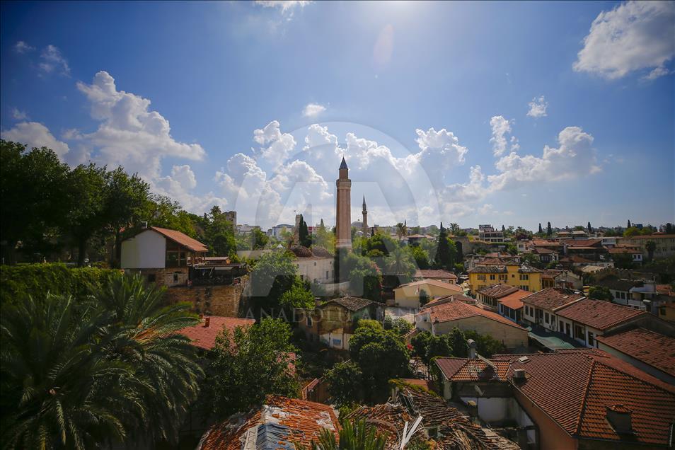 Antalya'nın simgesi: 8 asırlık Yivli Minare