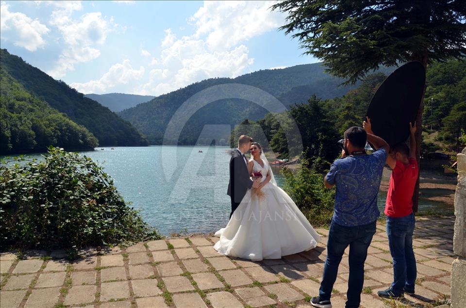 Orta Karadeniz'in "Uzungöl"ü ilgi görüyor