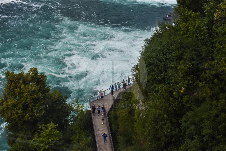 Водопадите на Рајна во Швајцарија - природен спектакл и атракција за туристите
