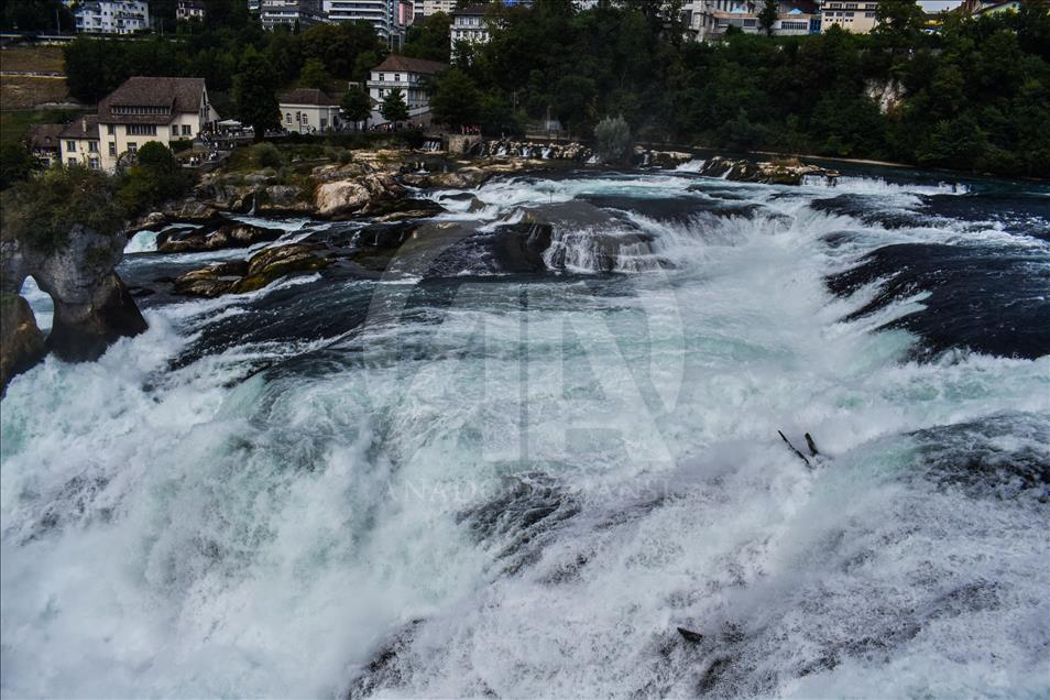 Водопадите на Рајна во Швајцарија - природен спектакл и атракција за туристите