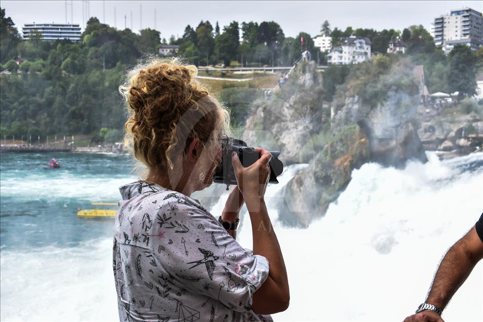 Espectáculo natural en Cataratas del Rin en Suiza
