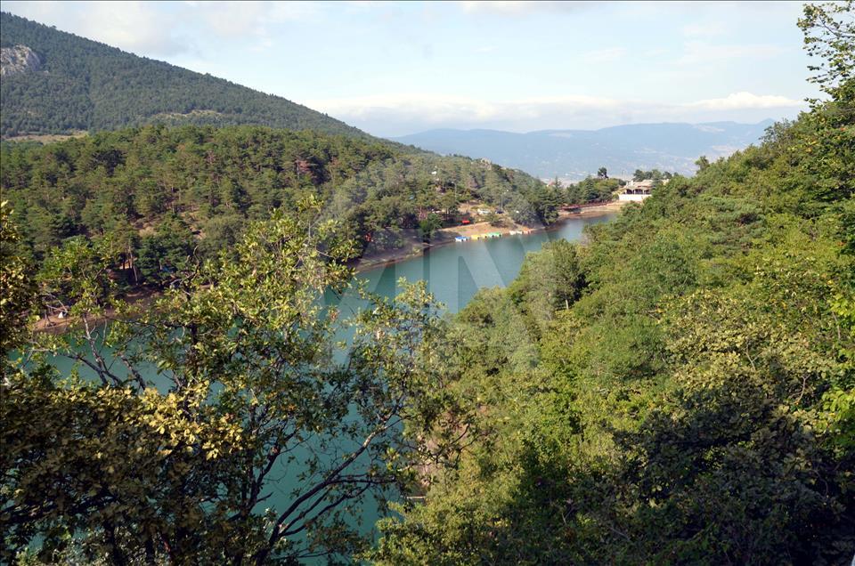Orta Karadeniz'in "Uzungöl"ü ilgi görüyor