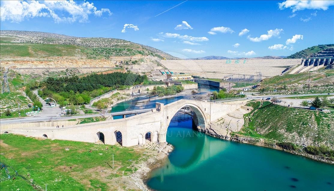 Malabadi Köprüsü yıllara meydan okuyor