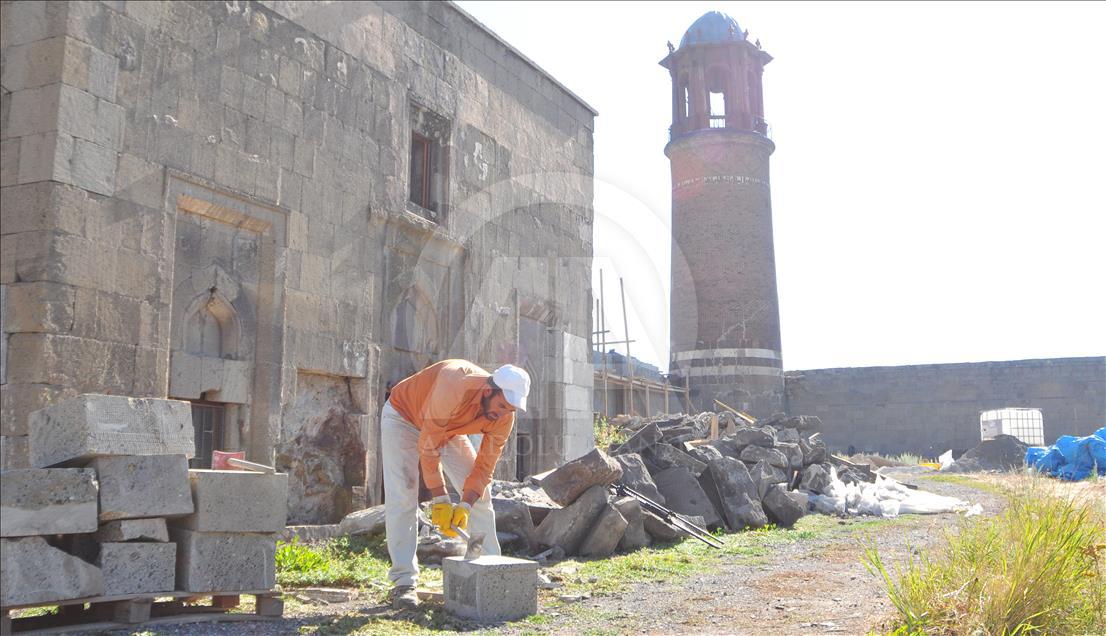 844 yıllık "Tepsi Minare" restore edilecek