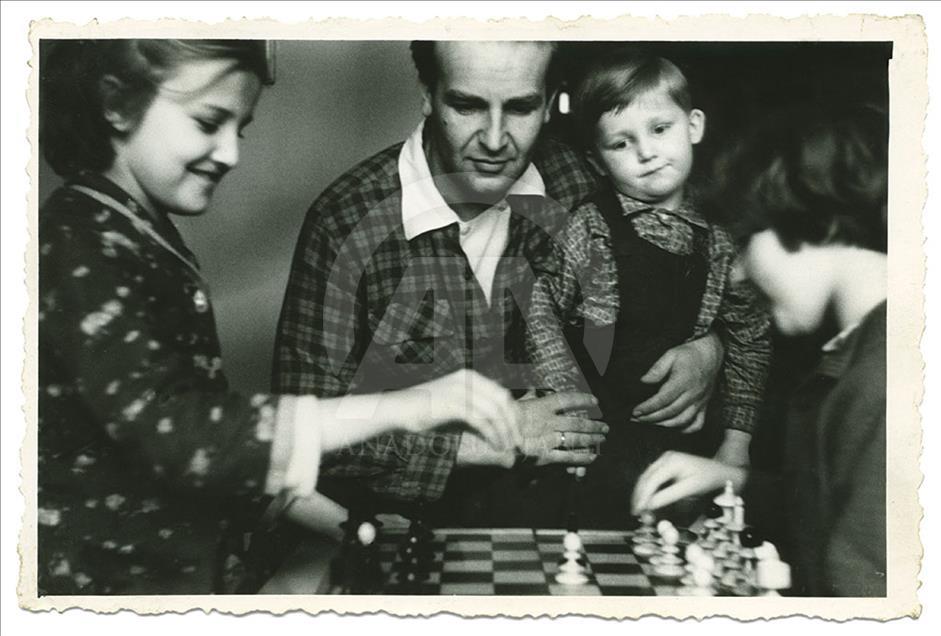 Bosnia marks 15th death anniversary of first president