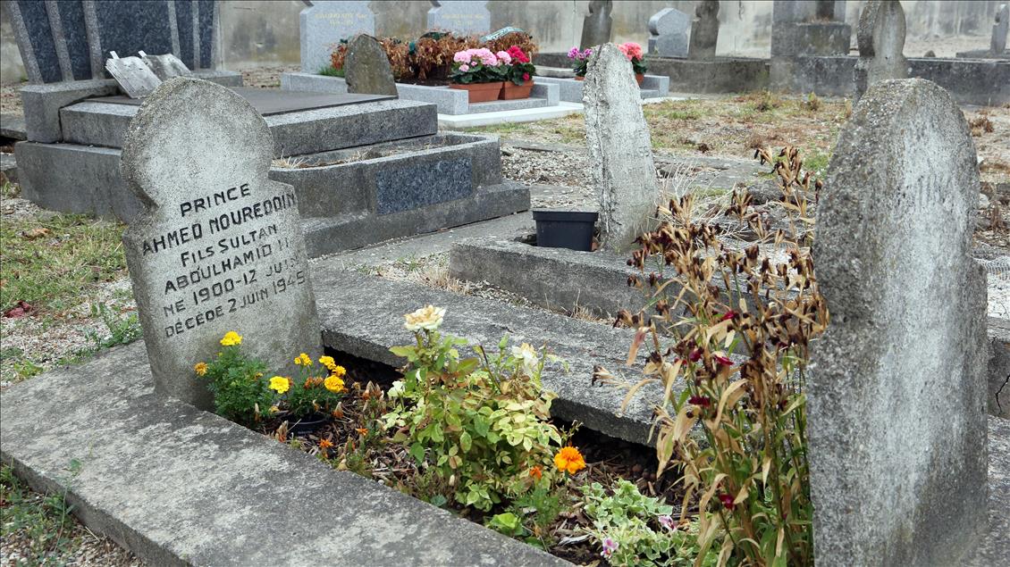Paris'teki Osmanlõ mezarlarõ onarõm bekliyor