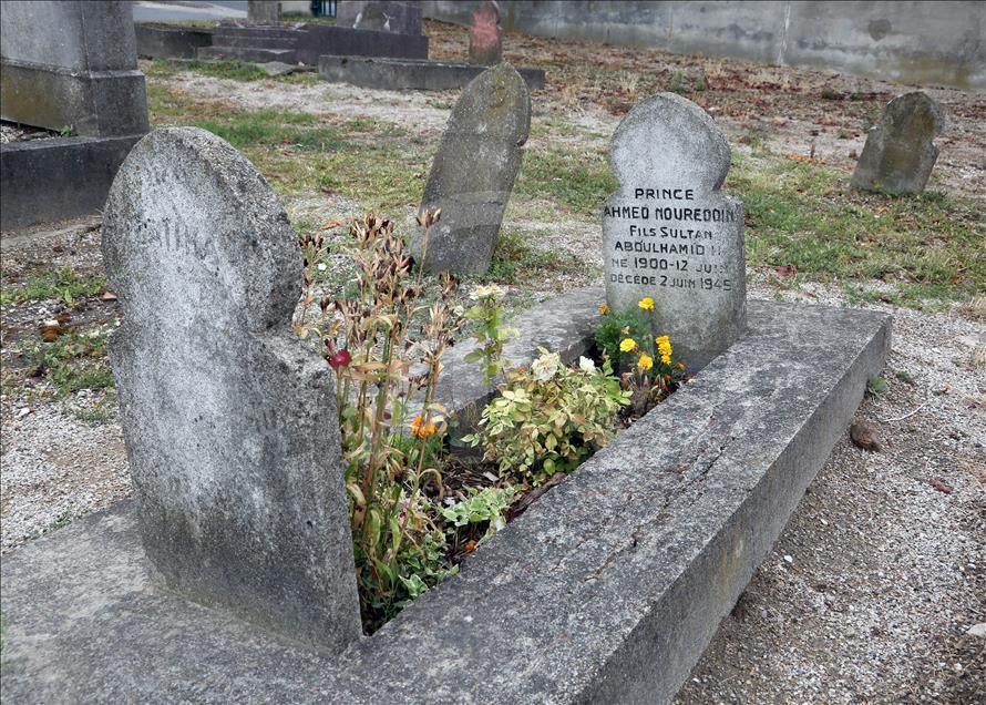 Paris'teki Osmanlõ mezarlarõ onarõm bekliyor