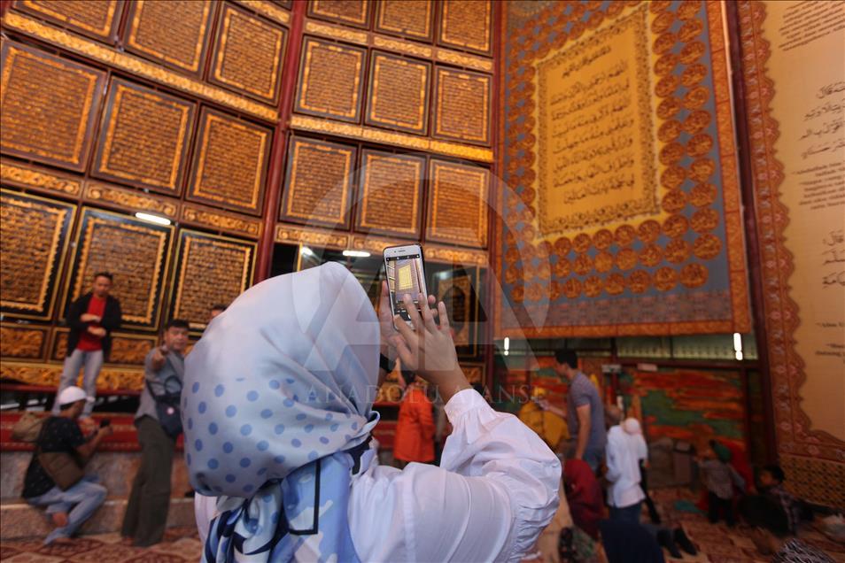 The greatest wooden Quran in the world attracts tourists