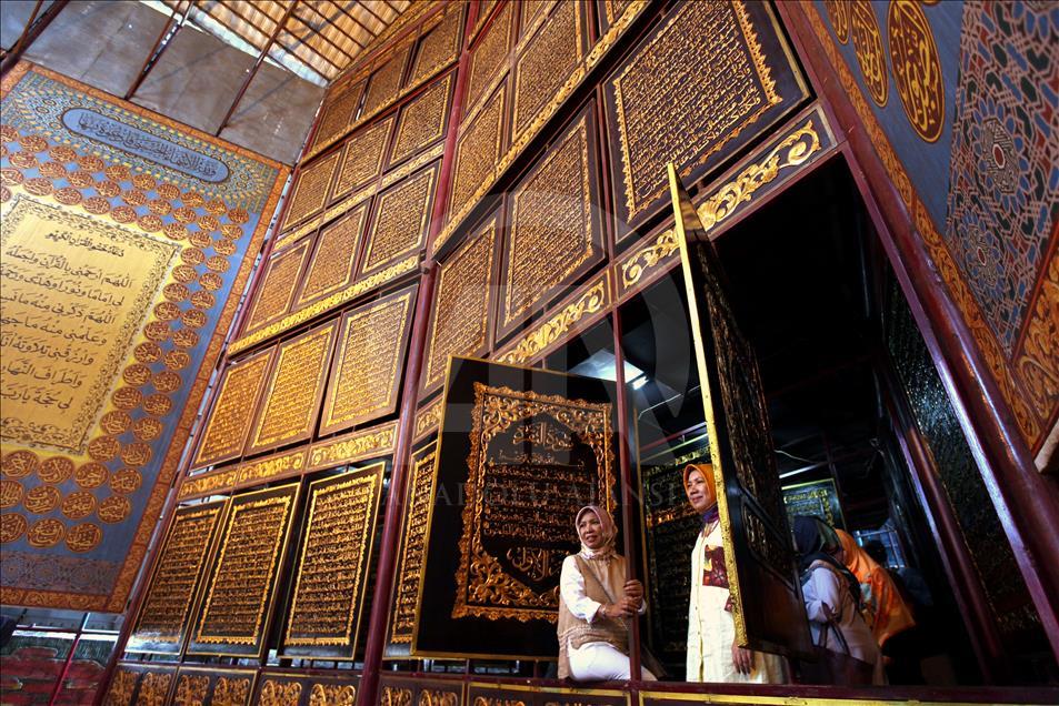 The greatest wooden Quran in the world attracts tourists