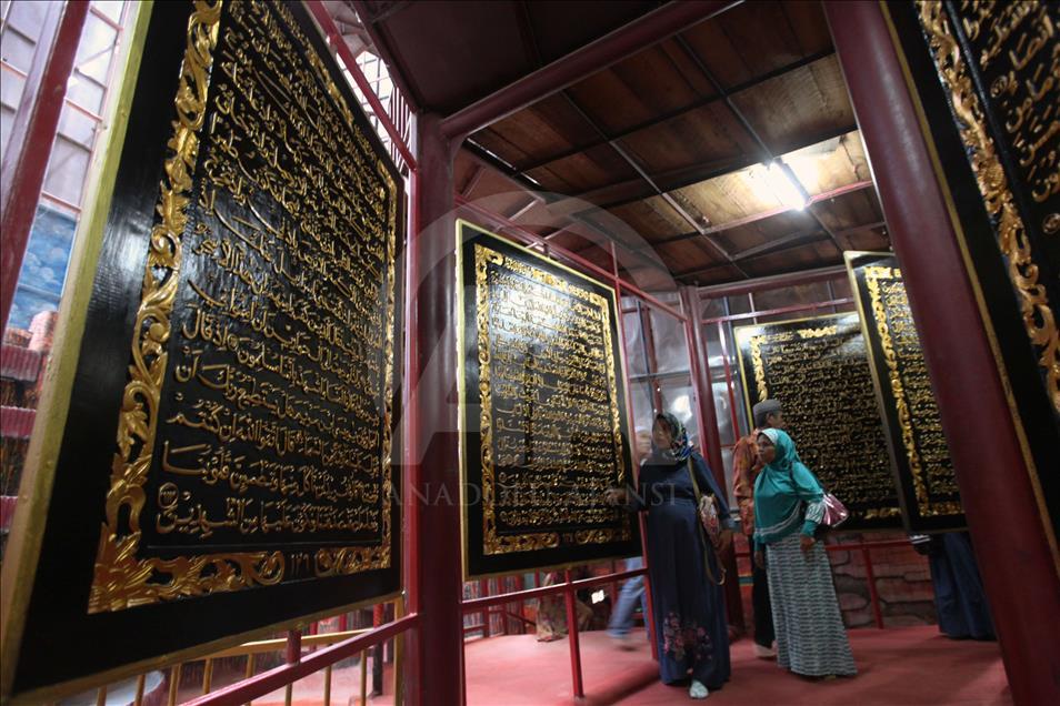 The greatest wooden Quran in the world attracts tourists