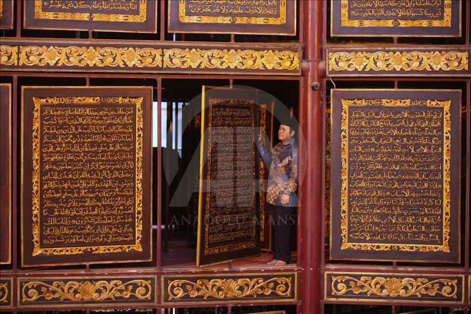 The greatest wooden Quran in the world attracts tourists