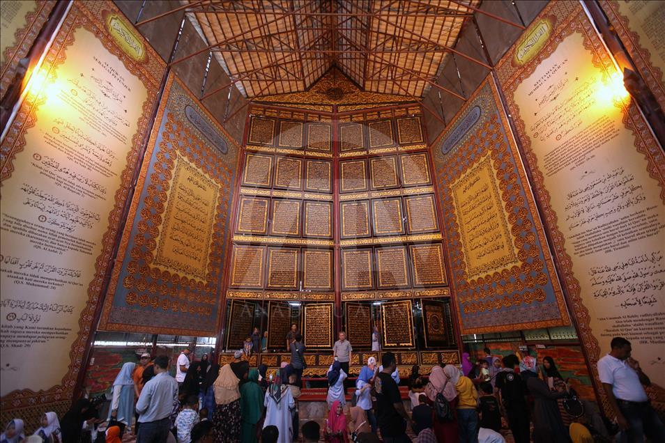 The greatest wooden Quran in the world attracts tourists