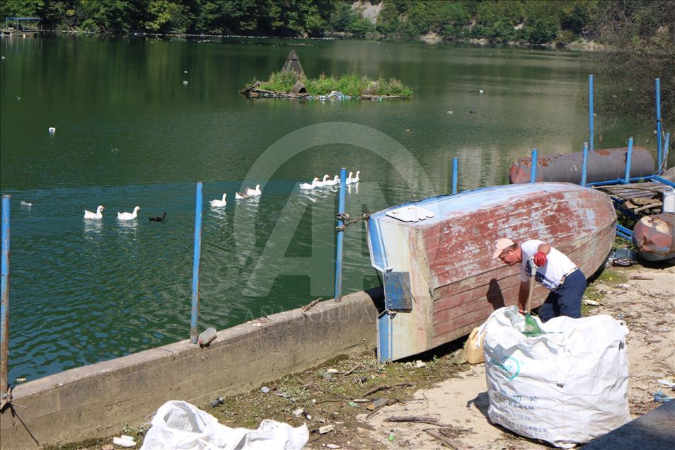 Plutajući otpad u Vrbasu: Mreža zaustavila 6.000 kubnih metara smeća za uklanjanje potrebno tri mjeseca