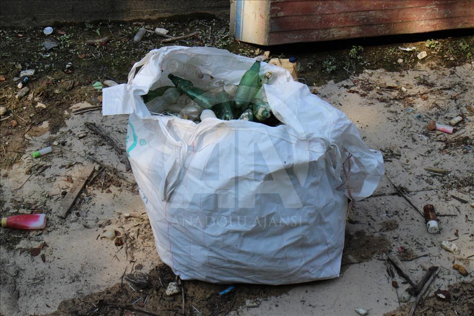 Plutajući otpad u Vrbasu: Mreža zaustavila 6.000 kubnih metara smeća za uklanjanje potrebno tri mjeseca