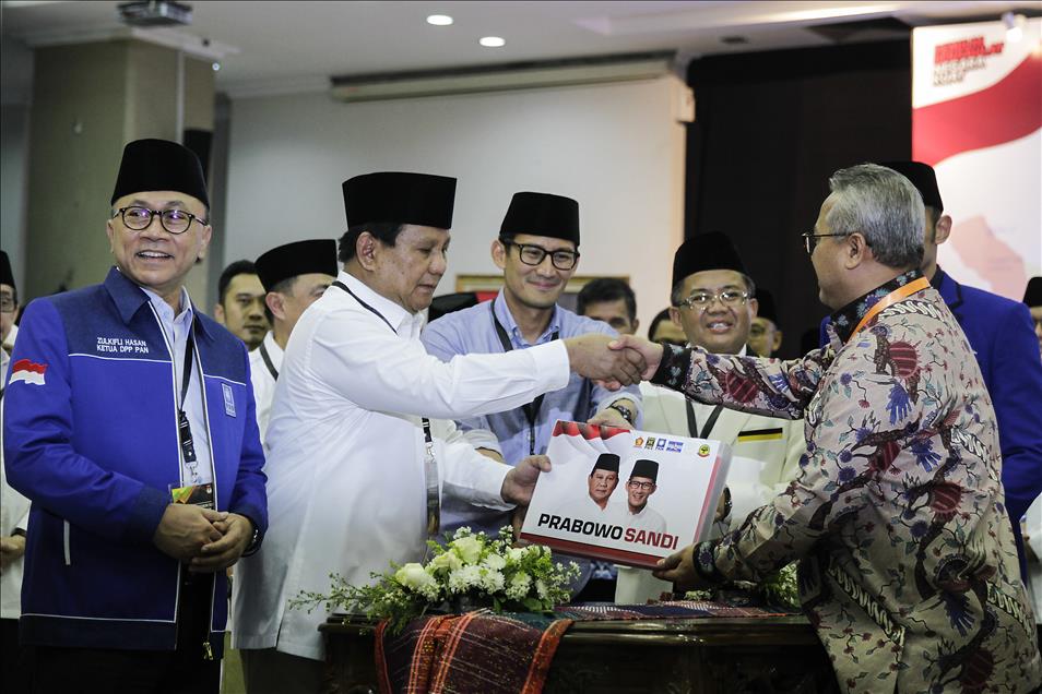 Prabowo dan Sandiaga Uno daftar capres dan cawapres