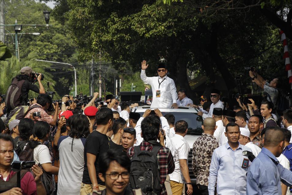 Prabowo dan Sandiaga Uno daftar capres dan cawapres