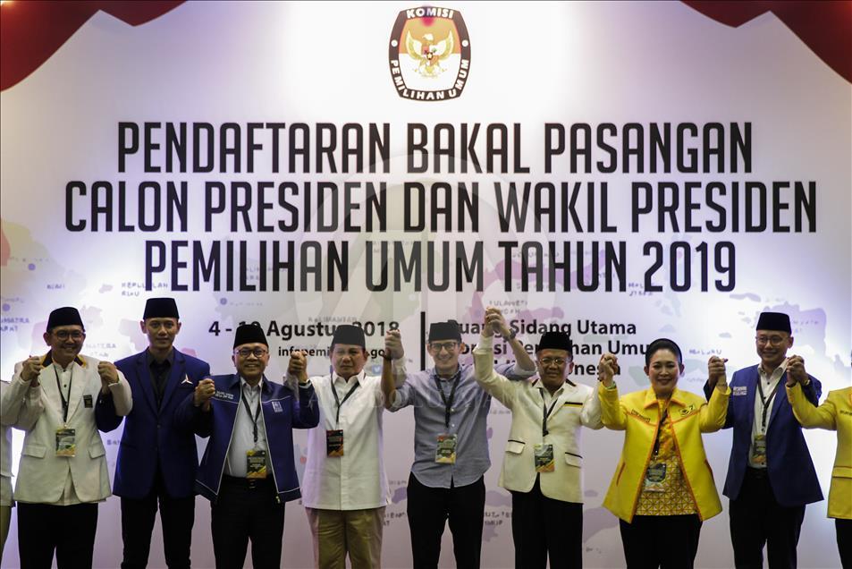 Prabowo dan Sandiaga Uno daftar capres dan cawapres