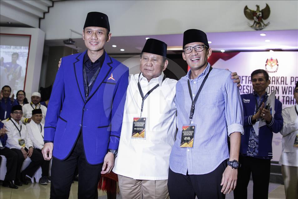 Prabowo dan Sandiaga Uno daftar capres dan cawapres