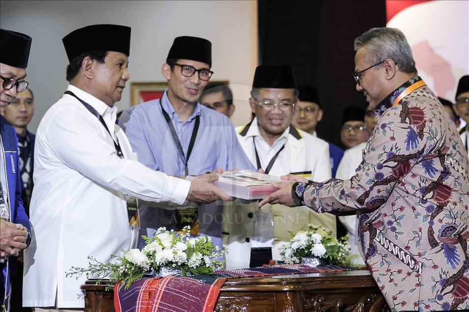 Prabowo dan Sandiaga Uno daftar capres dan cawapres
