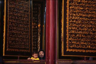 Индонезија: Најголемиот Куран на светот испишан на дрво