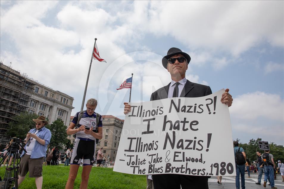 Anti-racist protesters quell the protest of far right in Washington