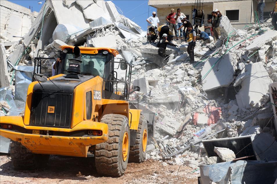 Dua gedung runtuh akibat ledakan bom di Idlib, Suriah