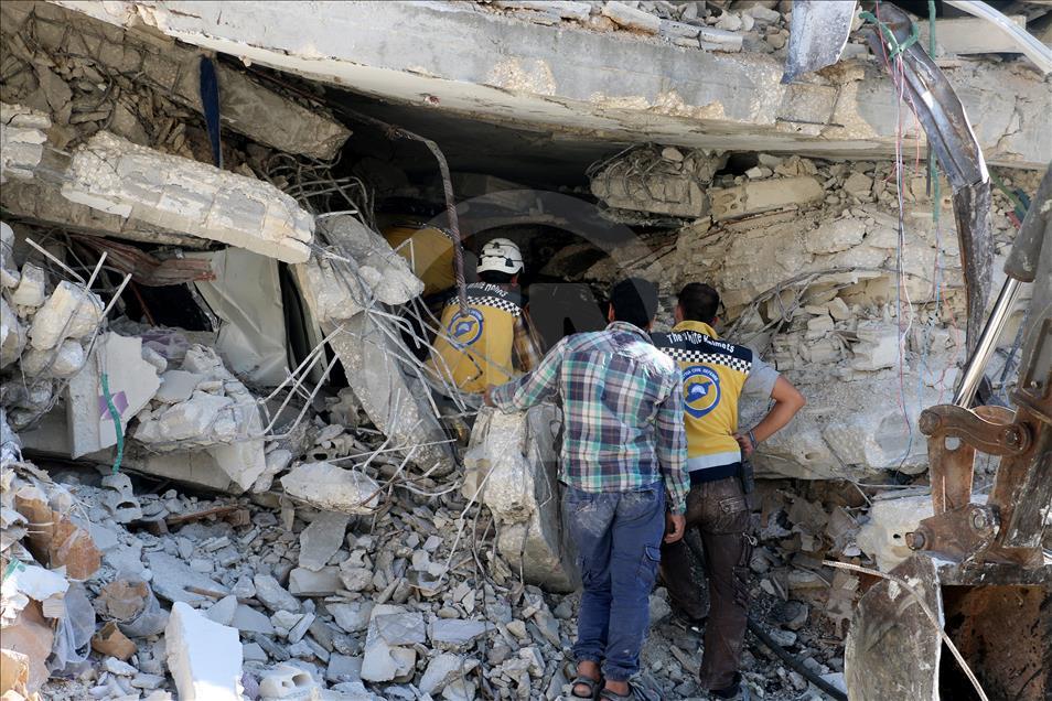 Dua gedung runtuh akibat ledakan bom di Idlib, Suriah