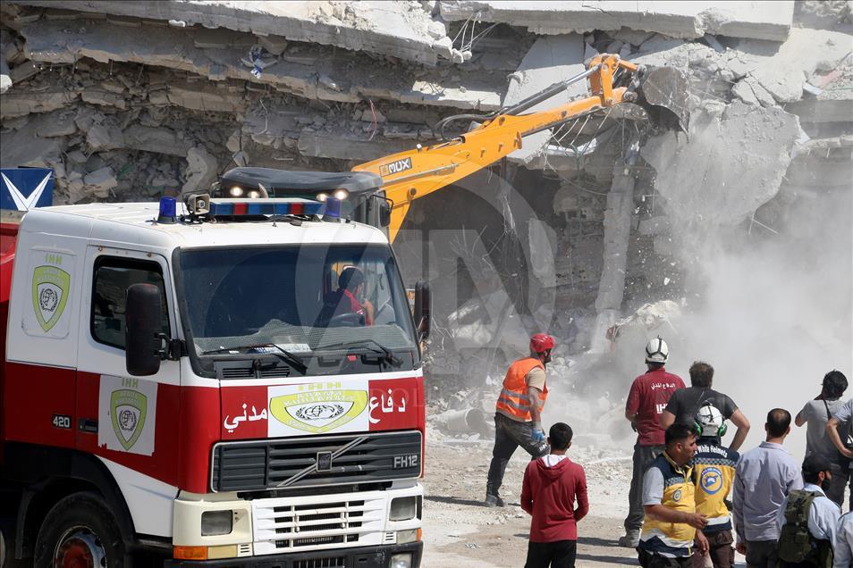 Dua gedung runtuh akibat ledakan bom di Idlib, Suriah
