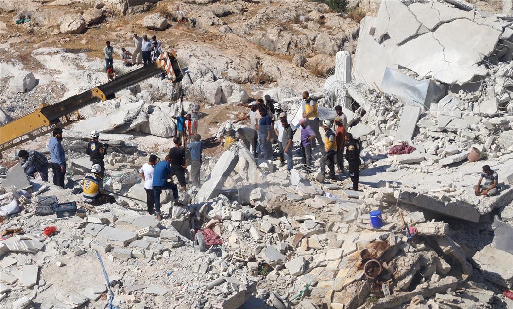 Dua gedung runtuh akibat ledakan bom di Idlib, Suriah