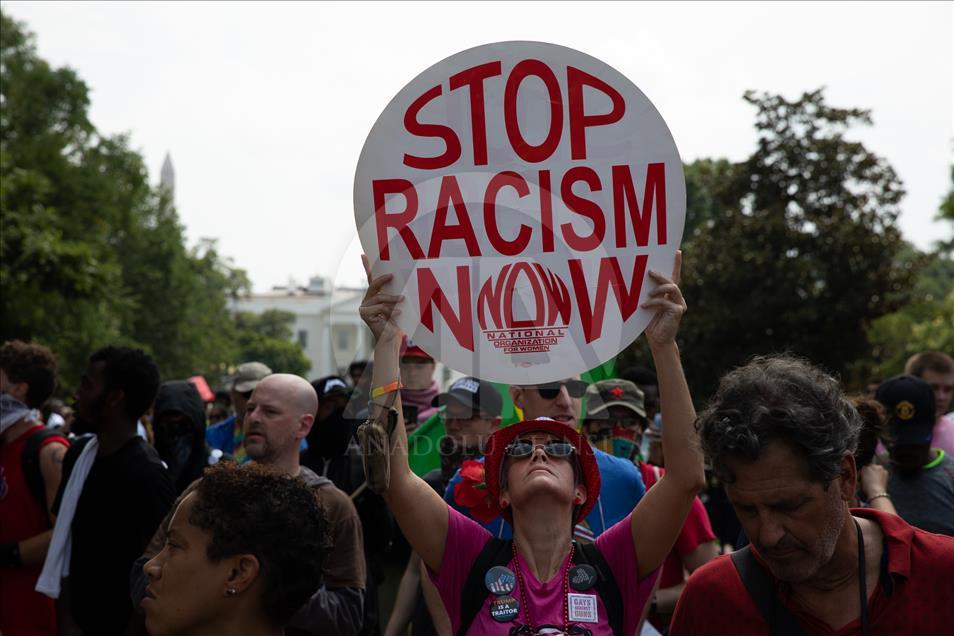 Anti-racist protesters quell the protest of far right in Washington