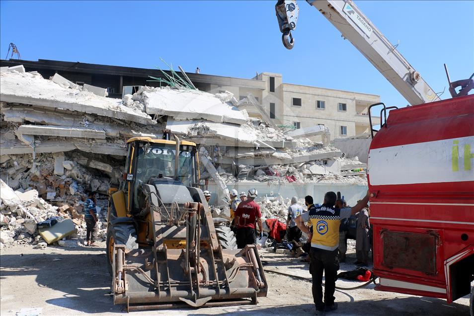 Dua gedung runtuh akibat ledakan bom di Idlib, Suriah