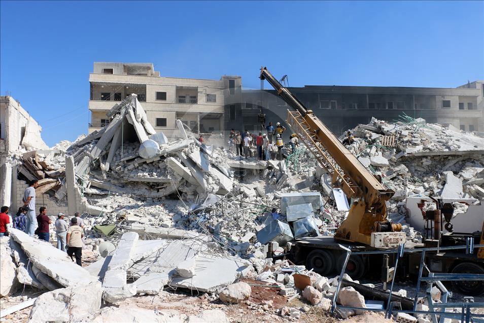 Dua gedung runtuh akibat ledakan bom di Idlib, Suriah