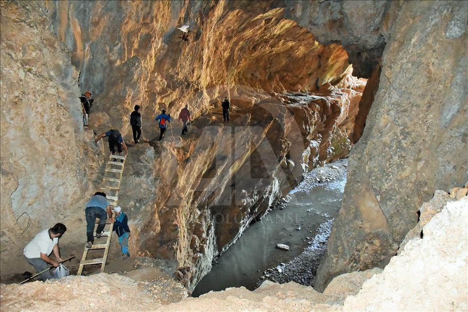 Kunav Mağarası doğa tutkunlarını ağırlıyor

