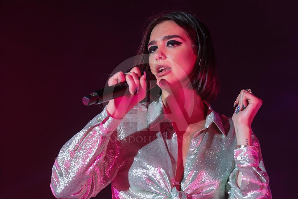 Şarkıcı Dua Lipa, Antalya'da konser verdi
