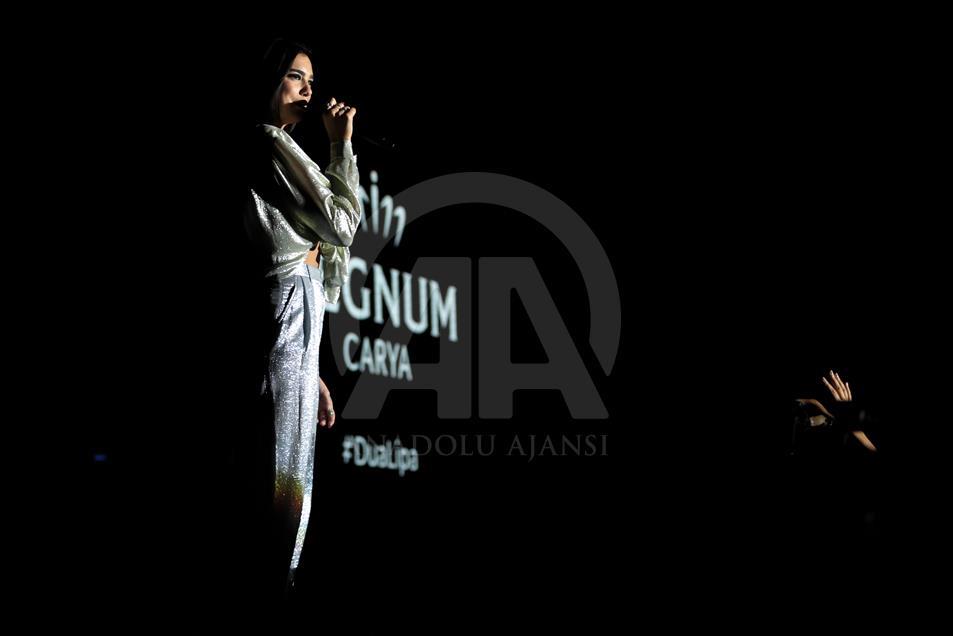 Şarkıcı Dua Lipa, Antalya'da konser verdi