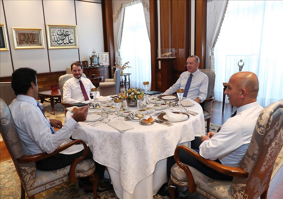 أردوغان يقيم مأدبة غداء على شرف أمير قطر الشيخ تميم بن حمد آل ثاني