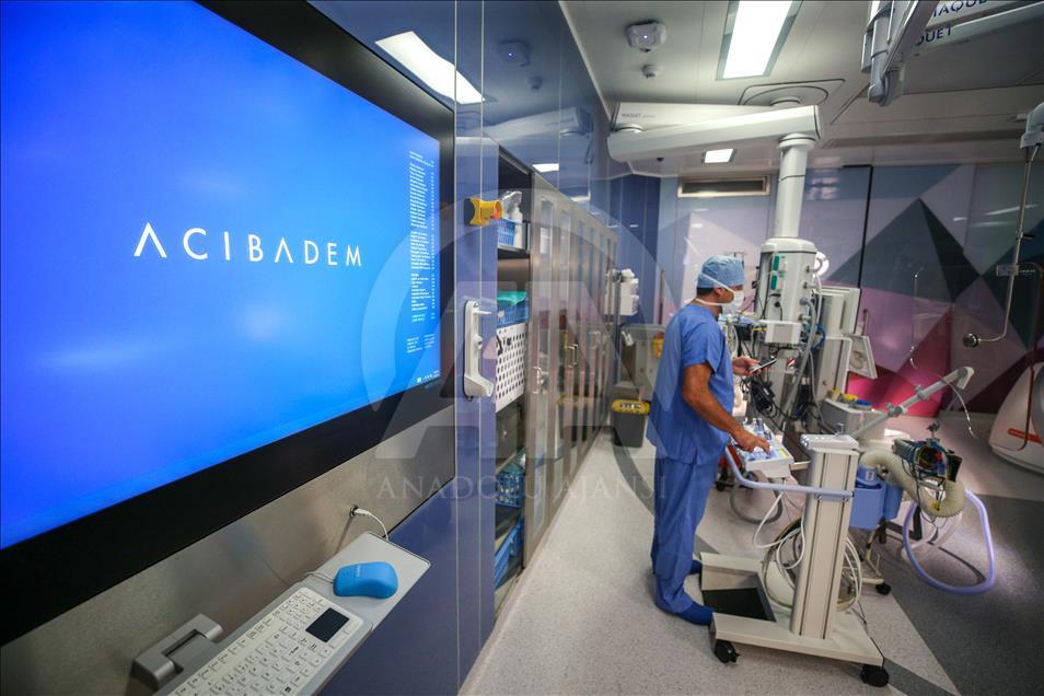 Türkiye'nin ilk 3'lü hibrit ameliyathanesi dünyayla yarışıyor
