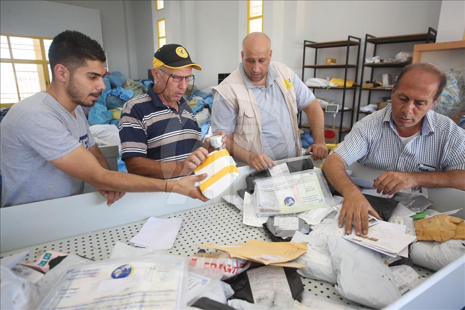 İsrail yıllardır el koyduğu Filistinlilere ait postaları teslim etti