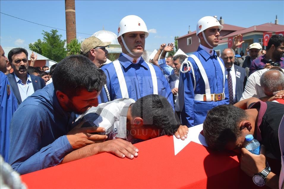 Şehitlerimizi uğurluyoruz