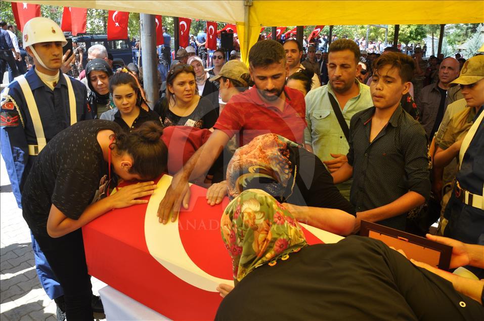 Şehitlerimizi uğurluyoruz