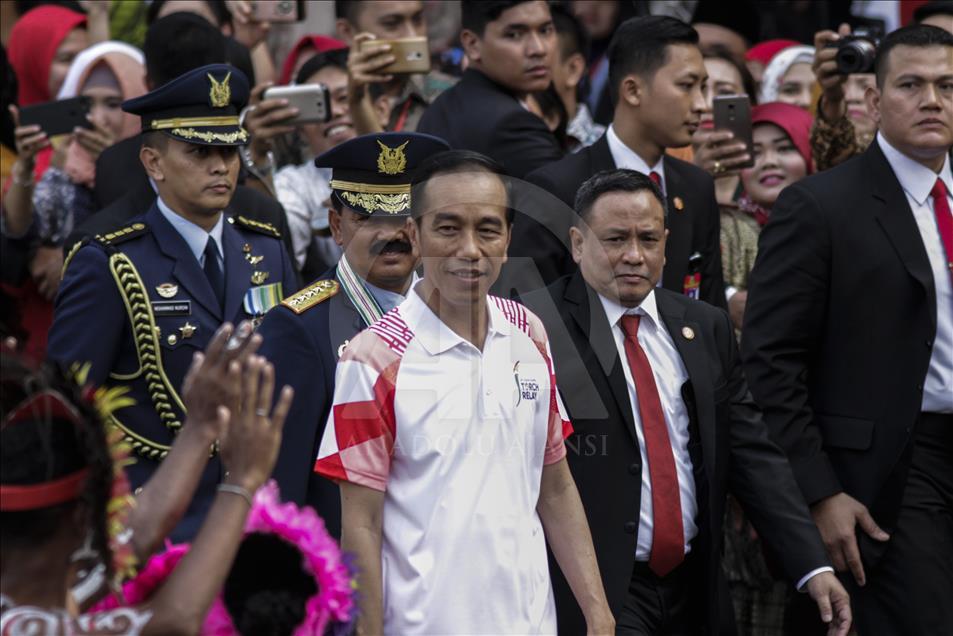 Presiden Jokowi berlari bawa obor Asian Games