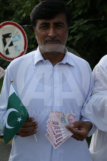 باكستانيون يدعون إلى الوقوف مع تركيا ضد الحرب الاقتصادية التي تواجهها
